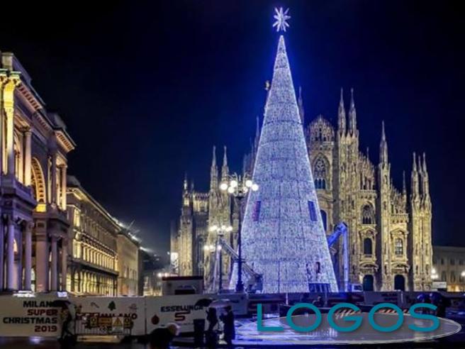 Milano - L'albero di Natale in piazza Duomo (Foto internet)