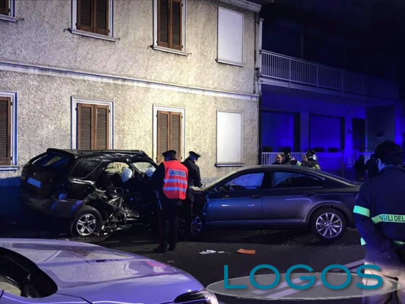 Castano Primo - Scontro tra due auto in via Tadini Castano Primo - Scontro tra due auto in via Tadini