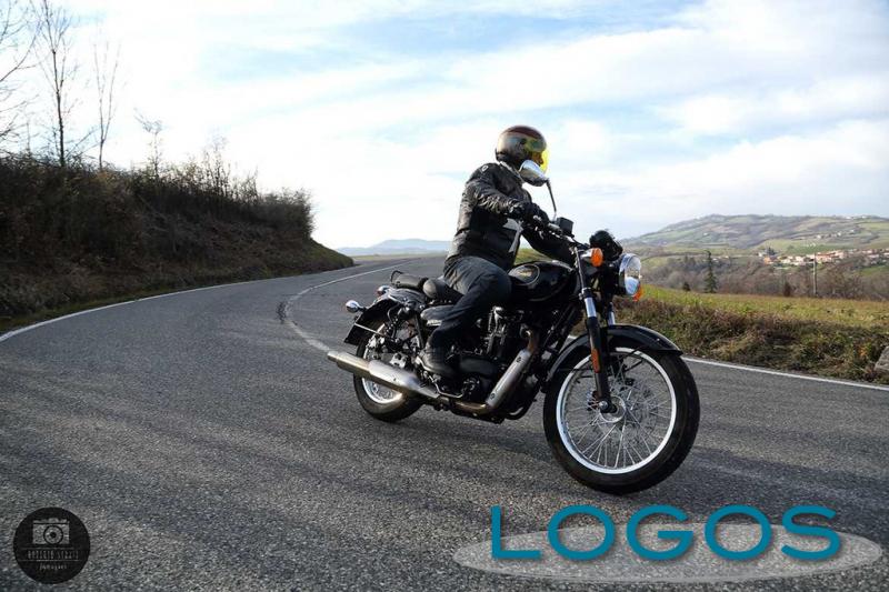 Motori - Benelli Imperiale 400 (Foto Roberto Serati)