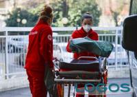 Salute - Infermiere con barella (foto internet)