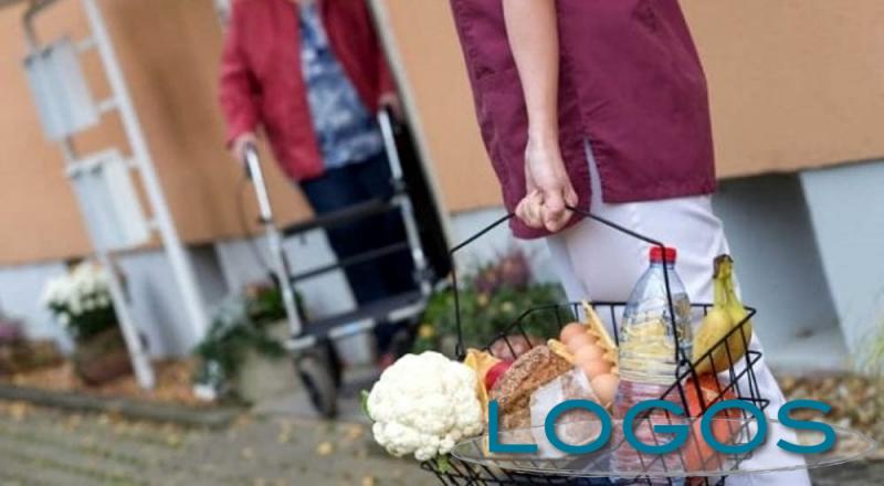 Sociale - Consegna spesa a domicilio agli anziani (Foto internet)