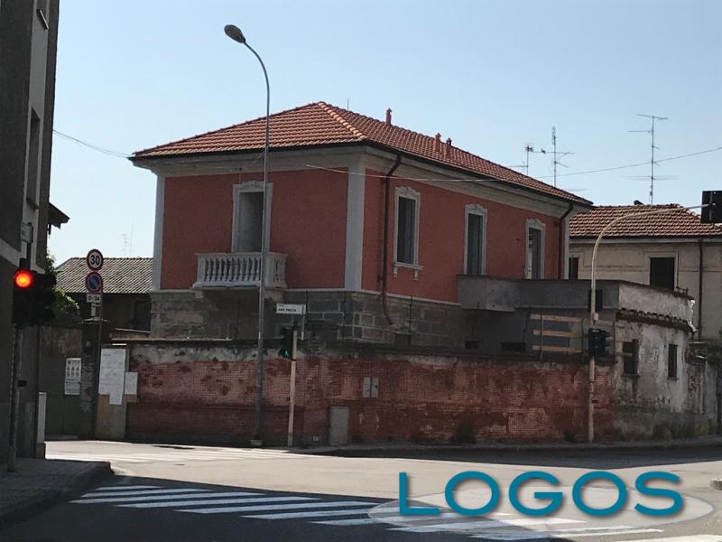 Castano - L'ex caserma dei Carabinieri (Foto d'archivio)