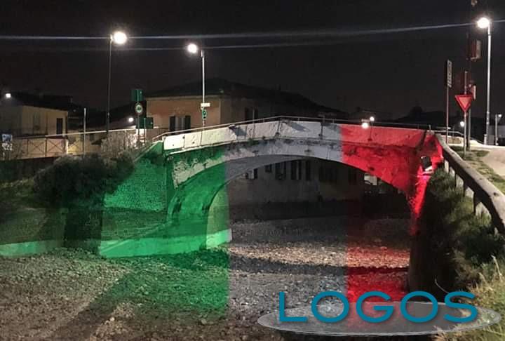 Bernate Ticino - Ponte tricolore sul Naviglio