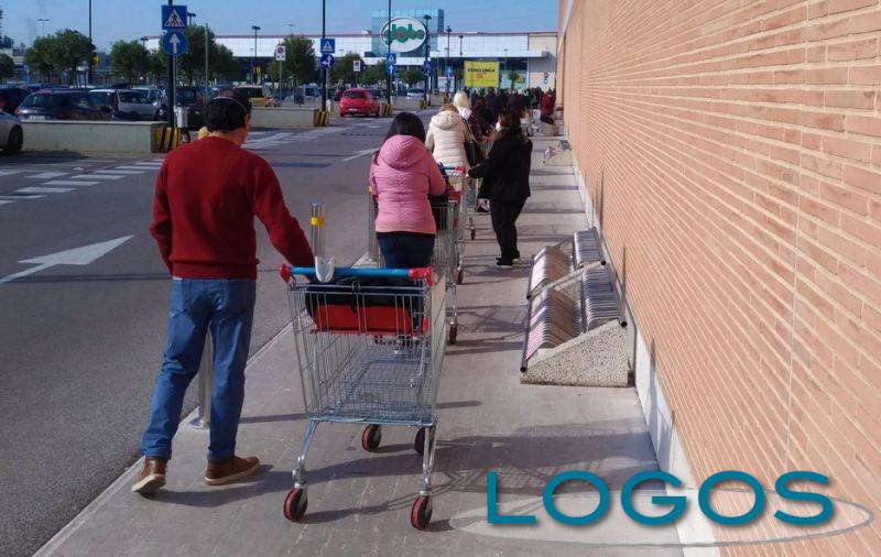 Commercio - Fare la spesa (Foto internet)