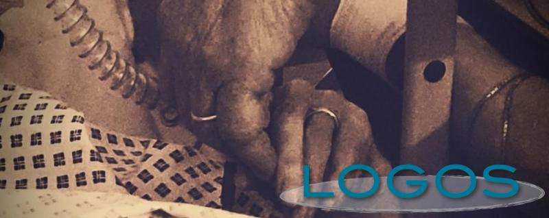 Storie / Salute - Mano nella mano, per sempre... (Foto internet)