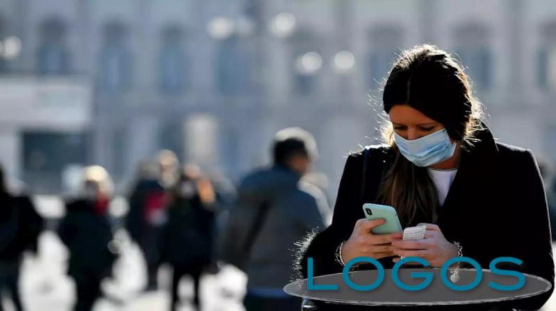 Milano - Gente con la mascherina in centro (foto internet)