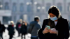 Milano - Gente con la mascherina in centro (foto internet)