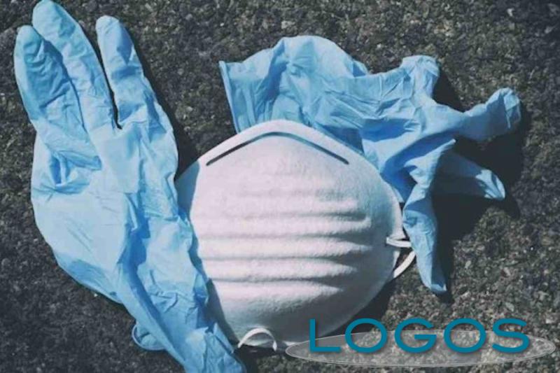 Territorio - Abbandono guanti e mascherine (Foto internet) Territorio - Abbandono guanti e mascherine (Foto internet)