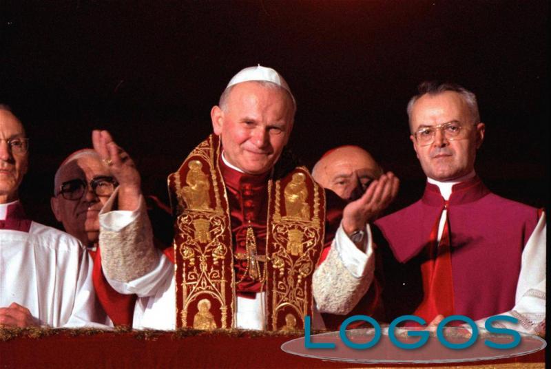Sociale - San Giovanni Paolo II alla sua elezione a Papa
