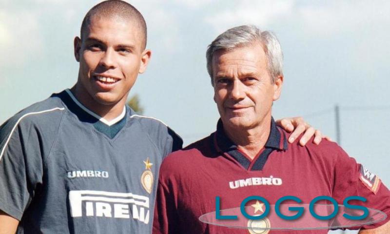 Sport - Gigi Simoni con il 'fenomeno' Ronaldo (Foto internet)