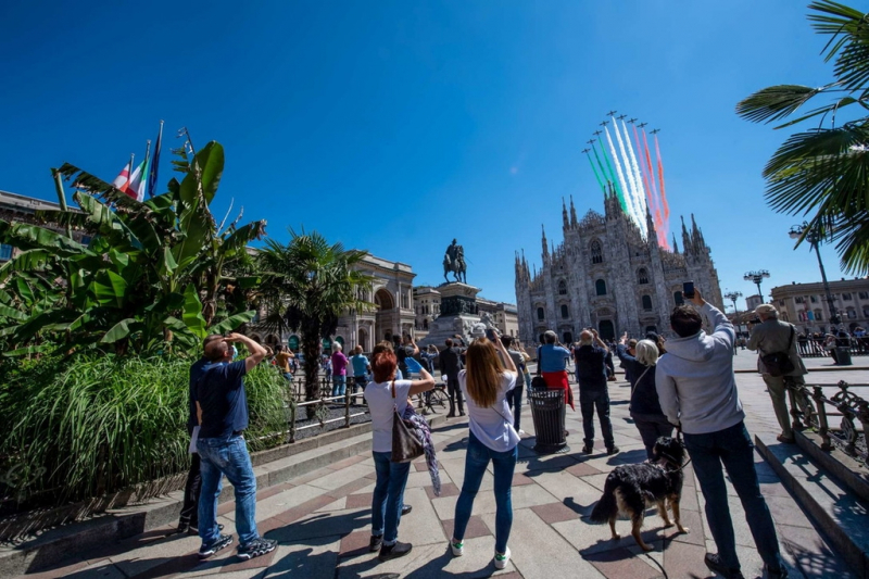 Milano - Le Frecce Tricolori sopra piazza Duomo (Foto internet)