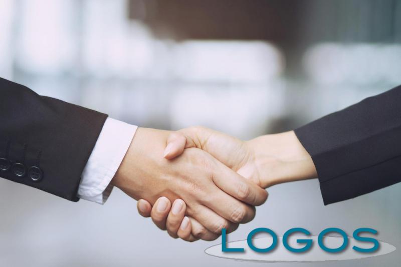 Attualità - Stretta di mano (Foto internet)