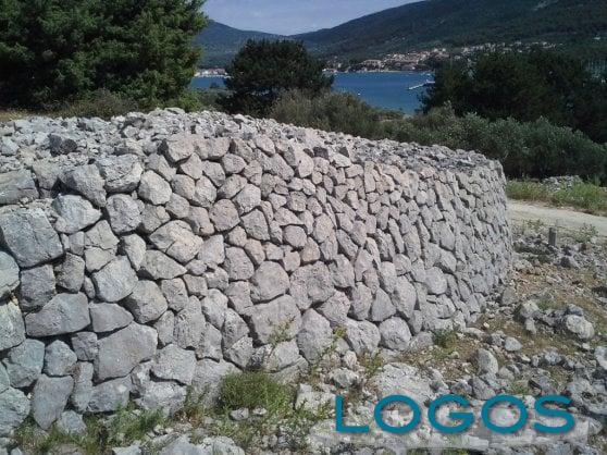 Territorio - Muretti a secco (Foto internet) Territorio - Muretti a secco (Foto internet)