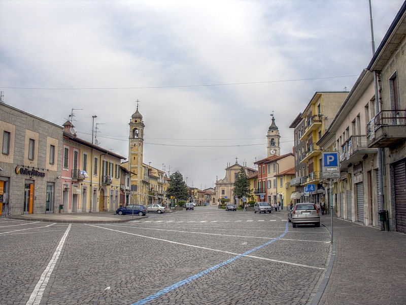 Castano - Piazza Mazzini (Foto Francesco Piraneo Giuliano)