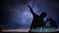 Attualità - Guardare le stelle (Foto internet)