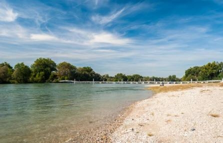 Territorio - Una spiaggia sul Ticino (Foto internet)