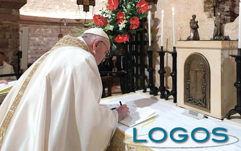 Assisi - Papa Francesco firma l'enciclica