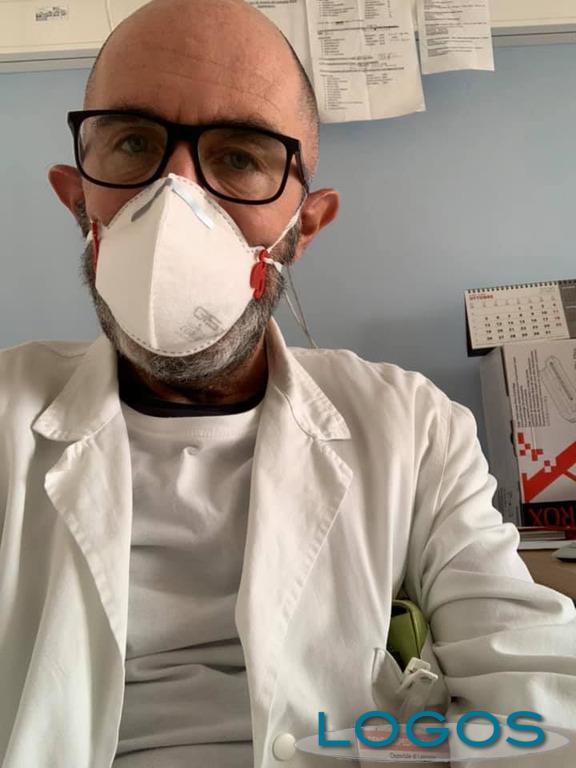 Legnano - Un medico legnanese con mascherina (foto facebook)