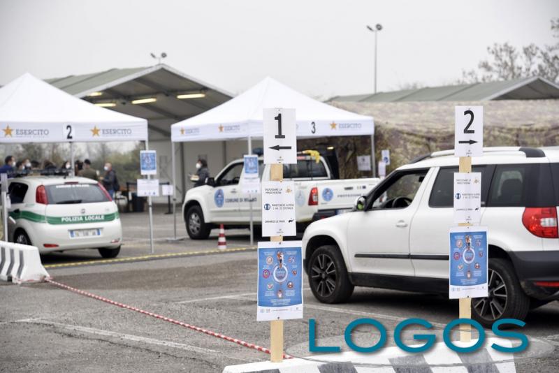 Milano - 'Drive through' a Trenno Milano - 'Drive through' a Trenno