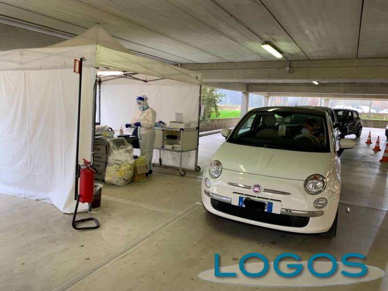 Salute - Tamponi in auto (Foto d'archivio) Salute - Tamponi in auto (Foto d'archivio)