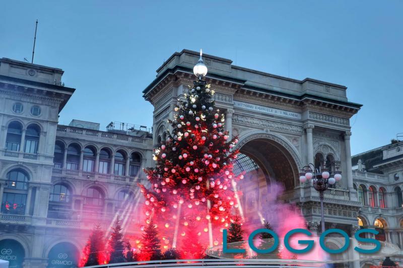 Milano - Un albero targato Coco-Cola (foto di Andrea Cherchi)