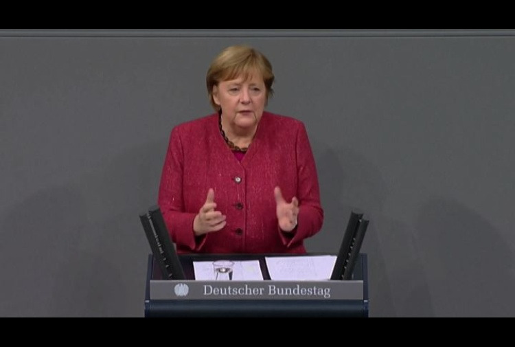 Politica - Angela Merkel in Parlamento (foto internat)