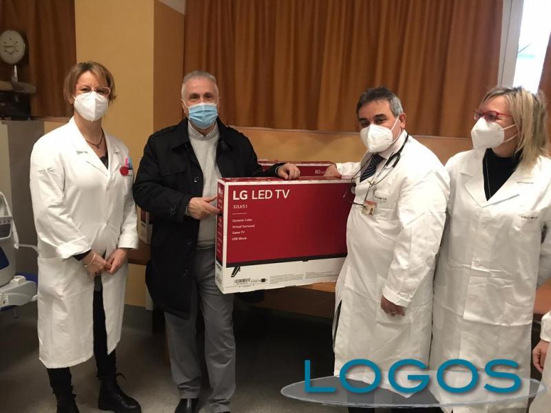 Magenta - Consegna televisori al Pronto Soccorso del 'Fornaroli' Magenta - Consegna televisori al Pronto Soccorso del 'Fornaroli'
