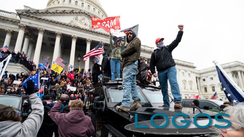 USA - Manifestanti a favore di Trump al Congresso (foto CNN)