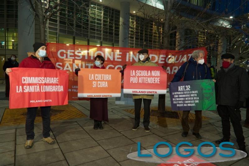 Milano - Un momento della protesta al palazzo della Regione (Foto Eliuz Photography)