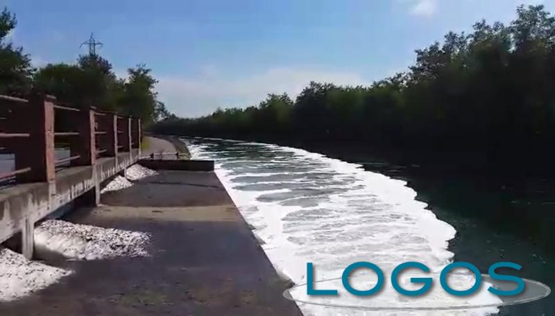 Territorio - Schiume nel Canale Industriale Territorio - Schiume nel Canale Industriale