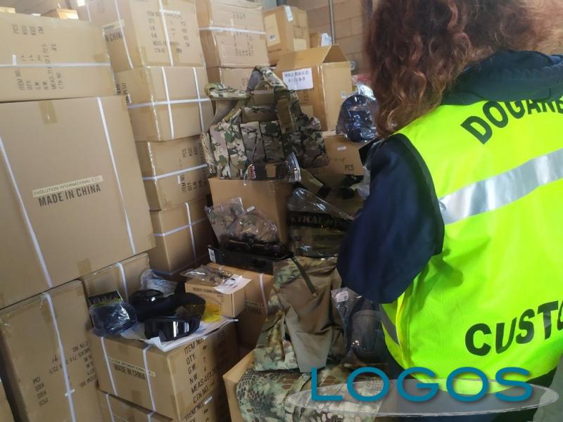 Cronaca - Una parte del materiale sequestrato Cronaca - Una parte del materiale sequestrato