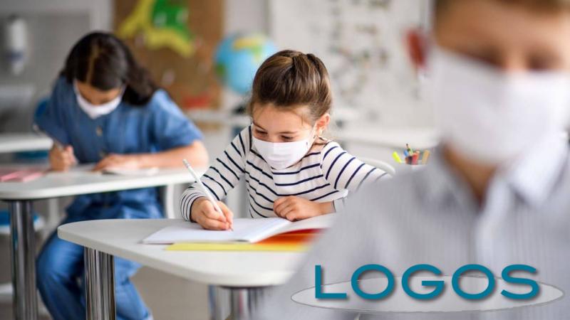 Scuola - Bambini a scuola con le mascherine (foto internet)