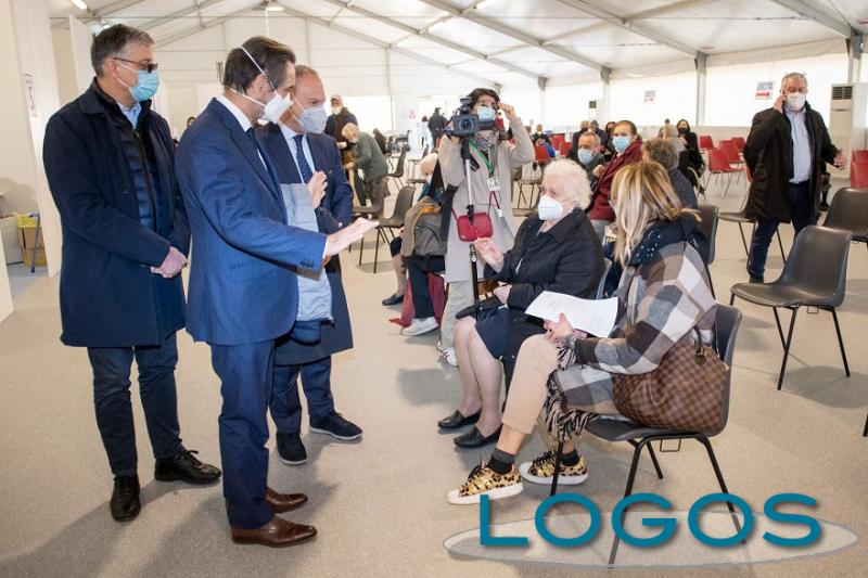 Politica - Fontana a Brescia per i vaccini