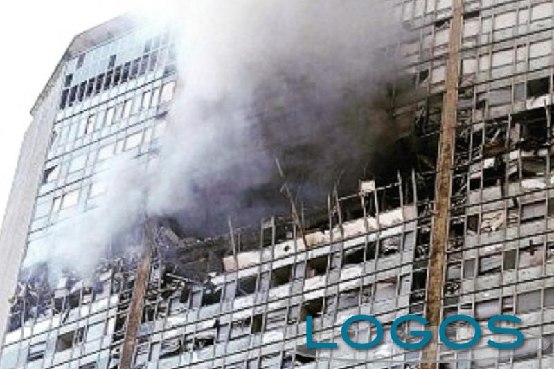 Milano - L'incidente al Pirellone (Foto internet)