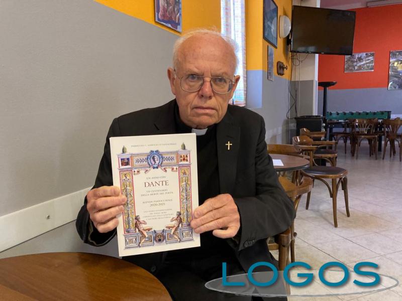 Vanzaghello - Don Armando con l'agenda per Dante 