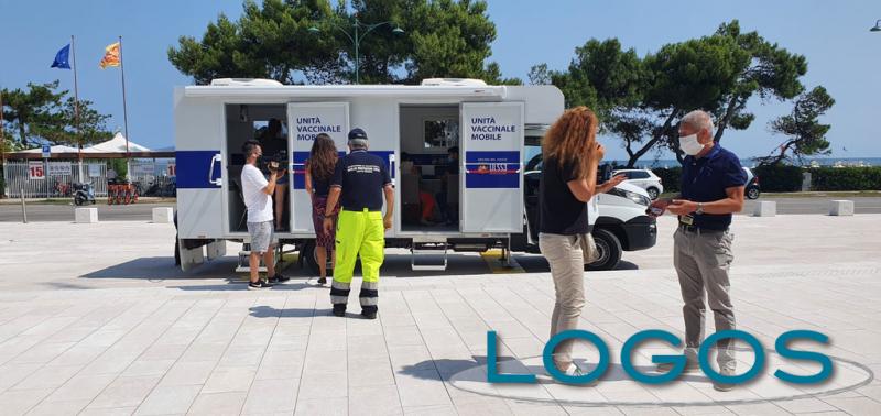 Attualità / Salute - Vaccinazioni in spiaggia (Foto internet)