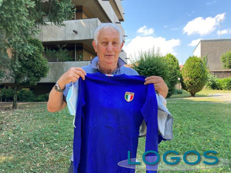 Turbigo / Sport / Storie - Adriano Bossi con la sua maglia della Nazionale 