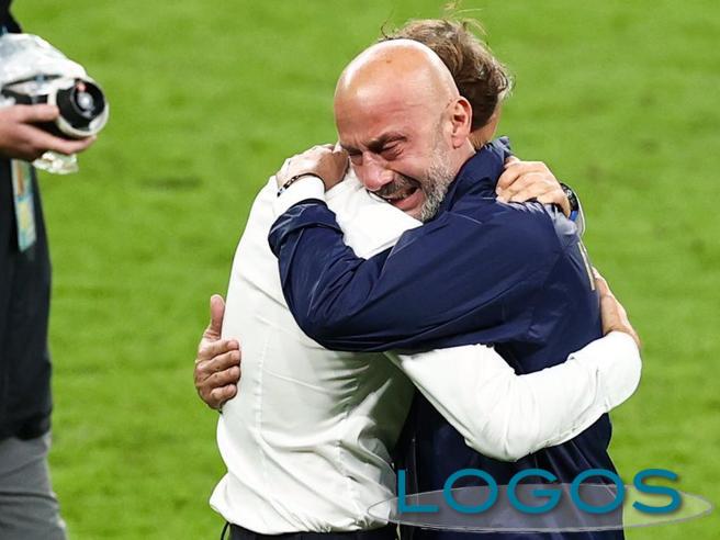 Sport - L'abbraccio e le lacrime tra Mancini e Vialli (Foto internet)