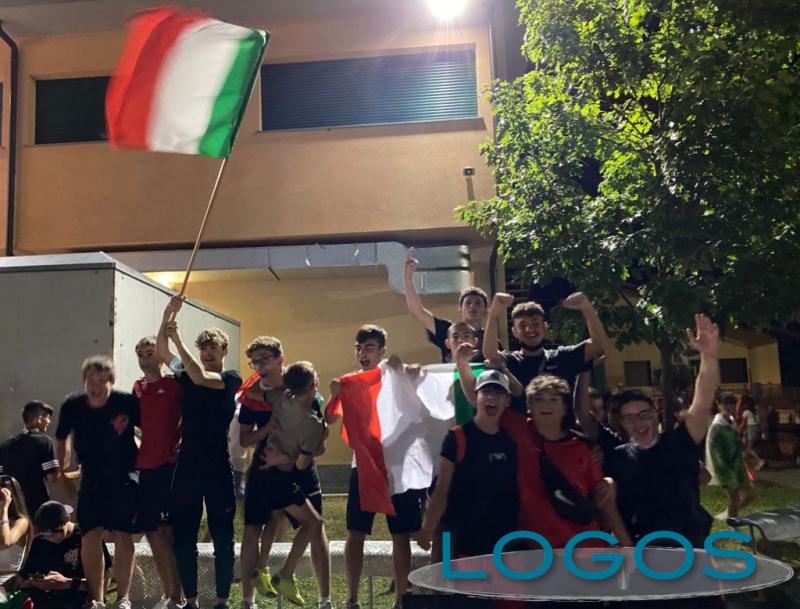 Cuggiono - Tifosi in festa per l'Italia Cuggiono - Tifosi in festa per l'Italia