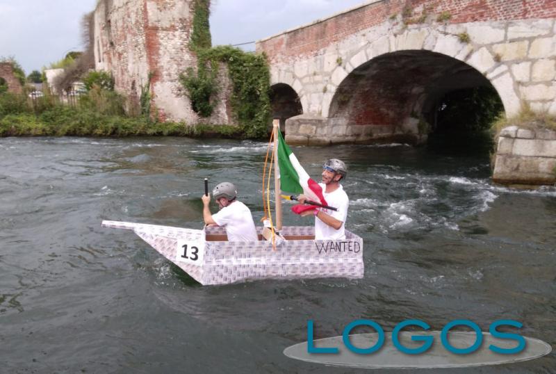 Turbigo - La terza 'Carton Boat Race' (Foto Gianni Mazzenga) 