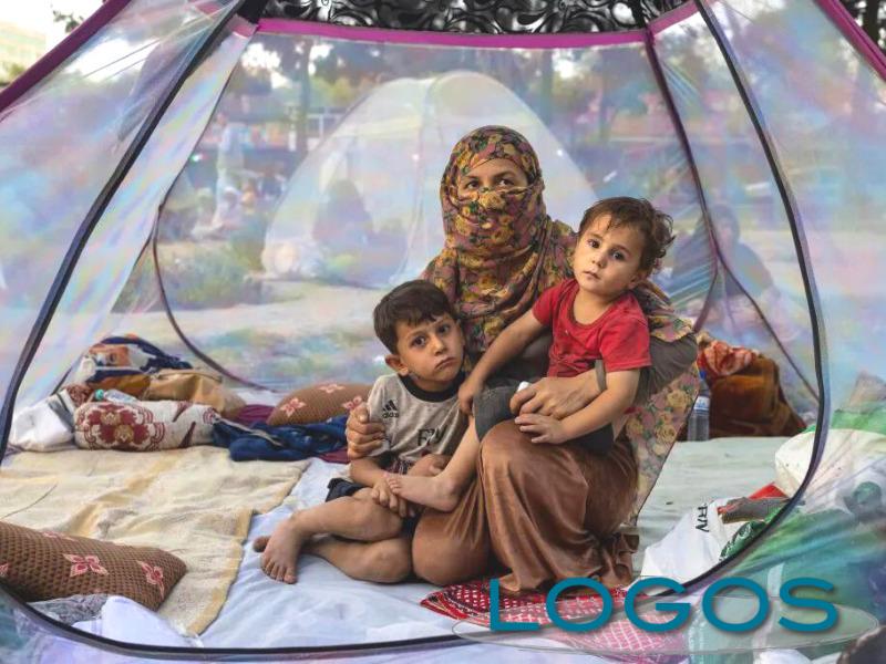 Sociale - Famiglia Afghana, foto Caritas Ambrosiana