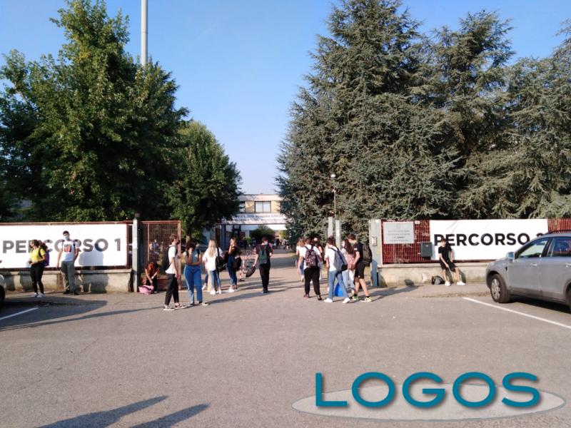 Post Scriptum, Scuola