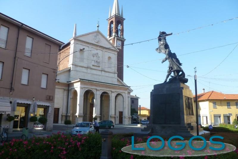 Inveruno - Il centro e la chiesa Parrocchiale 