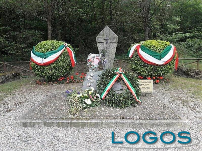 Robecchetto / Territorio - Il cippo a ricordo dell'eccidio di Robecchetto 