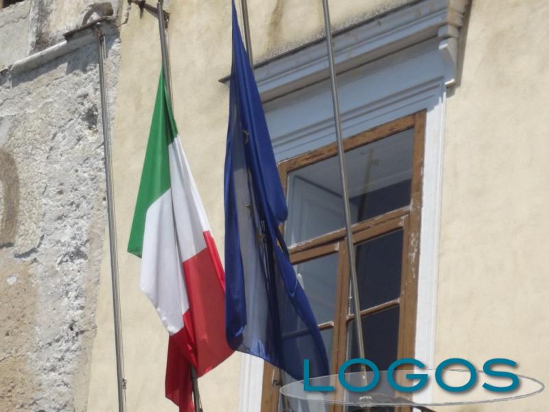 Politica, Il bastian contrario