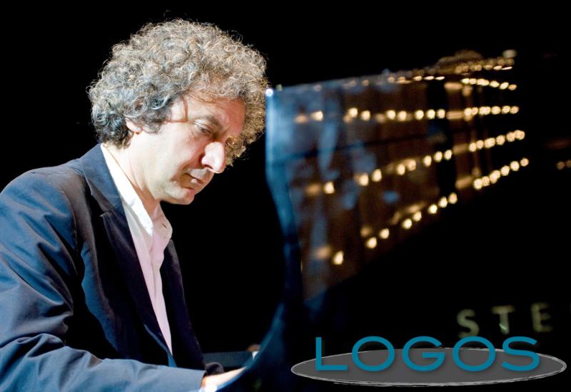 Musica - Roberto Cacciapaglia al pianoforte Musica - Roberto Cacciapaglia al pianoforte