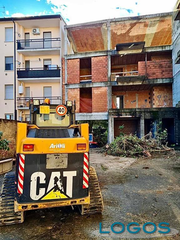 Arconate - Lavori nell'edificio abbandonato di via Gallarate 