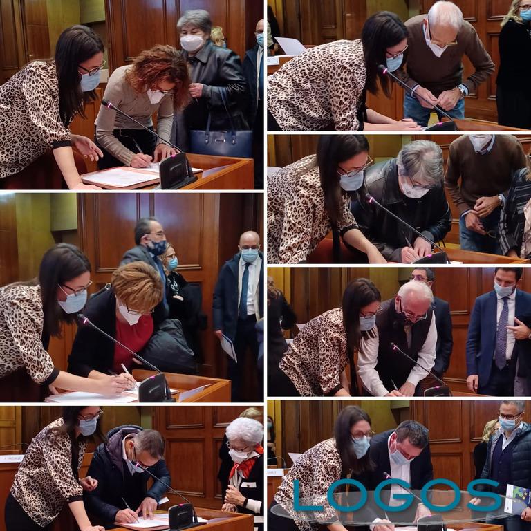 Territorio - Sindaci durante la firma Territorio - Sindaci durante la firma