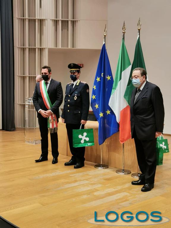 Castano - La consegna delle onorificenze alla Polizia locale 