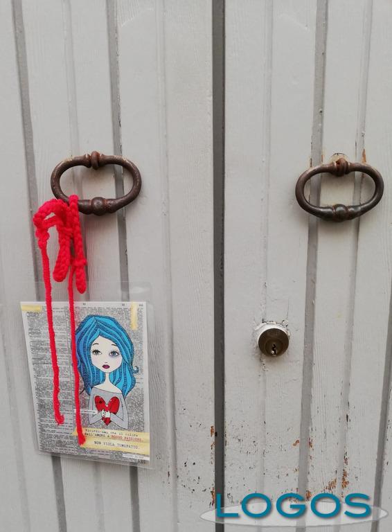 Castano / Sociale - Una delle cartoline appese a Castano 